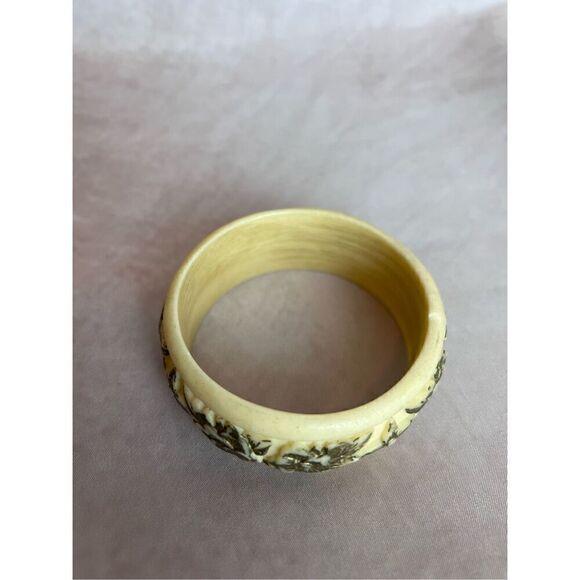Vintage Carved Celluloid Bangle 1950s - Picture 5 of 8